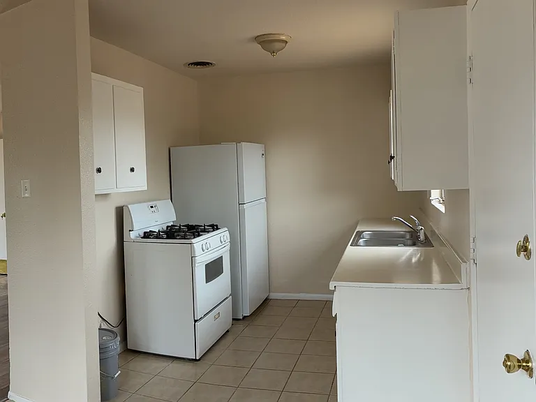 5140 Tropicana Ave — Photo 7
