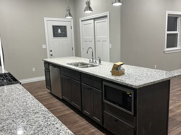 1615 Hillcrest Dr — Photo 5