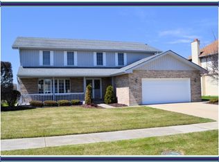 18530 Country Ln, Lansing, IL 60438