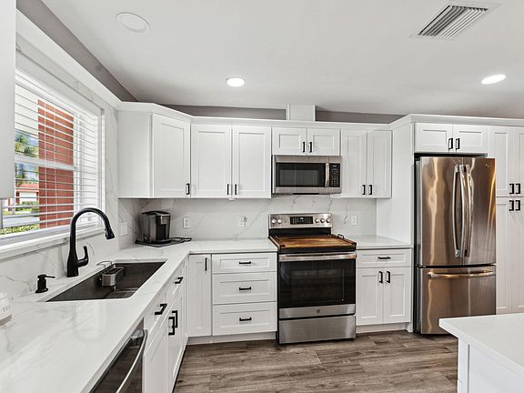 4th image of 5800 Fernley Drive W #19