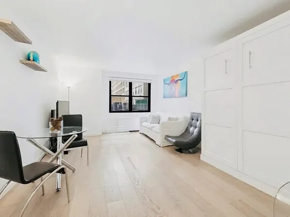 165 W 66th St APT 2L, New York, NY 10023