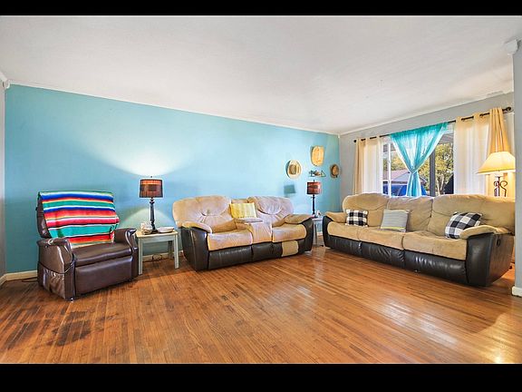 4th image of 404 Circle Dr