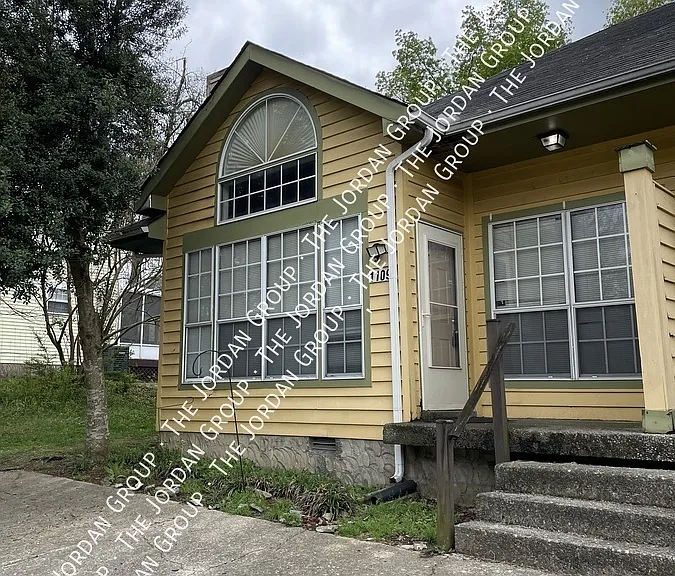 1109 Waggoner Ct W — Photo 2