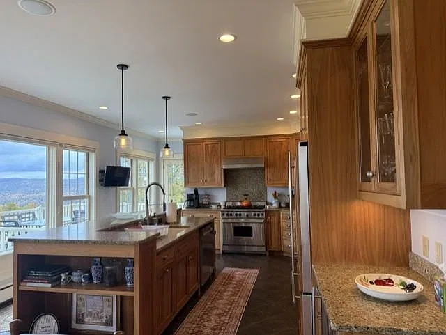 3 bed, 4.0 bath, 6090 sqft, $3,800 — Photo 2