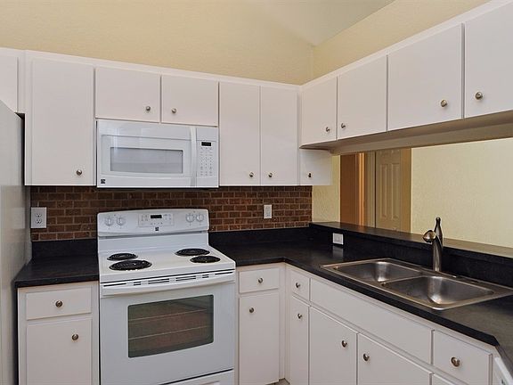 2nd image of 1675 Caroline Ct