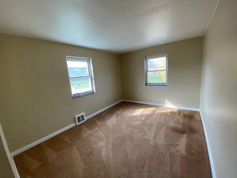 154 Columbus Way — Photo 3
