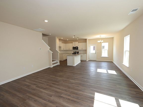 5th image of 352 Glen Clova Dr