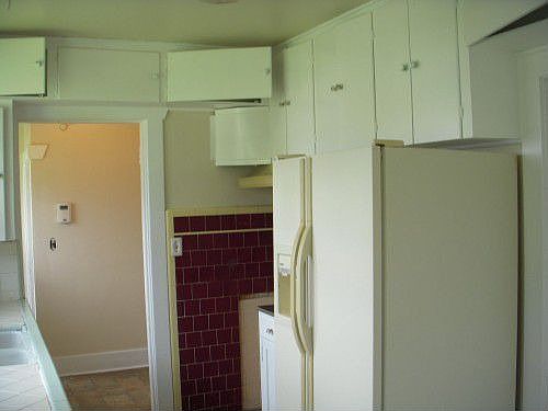 3rd image of 820 Broadway Ave