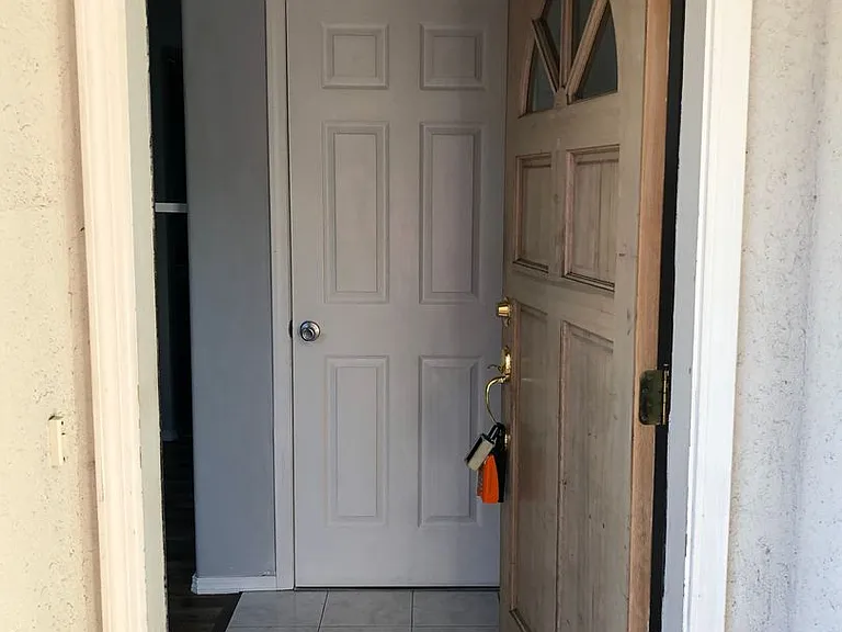 300 N Oak Harbor St #B201 — Photo 3