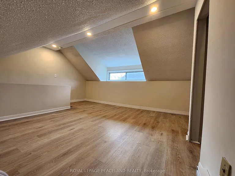 558 Spadina Cres #3 — Photo 11