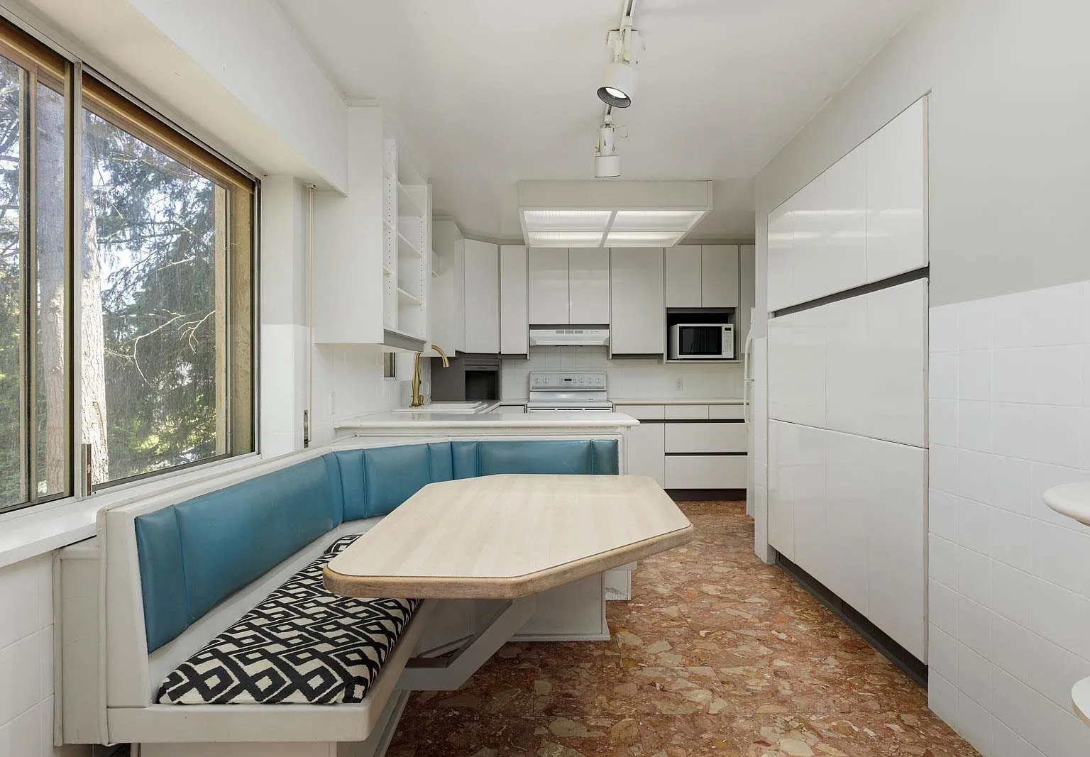 3 bed, 2000 sqft, $3,500 — Photo 3