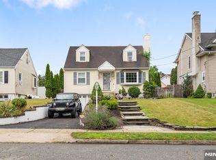 428 Riverview Rd, Pompton Lakes, NJ 07442