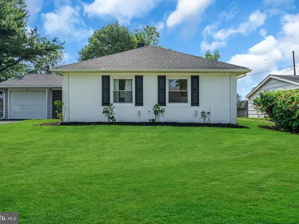 10 Placid Ln, Willingboro, NJ 08046