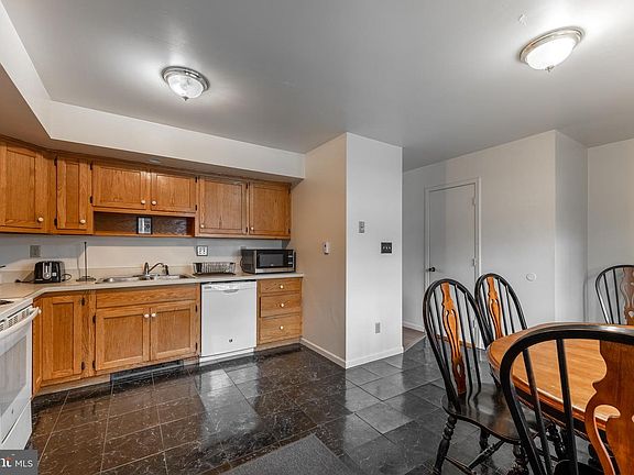 4th image of 1918 Weaver St APT 5