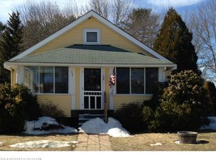 68 Oak St, Boothbay Harbor, ME 04538