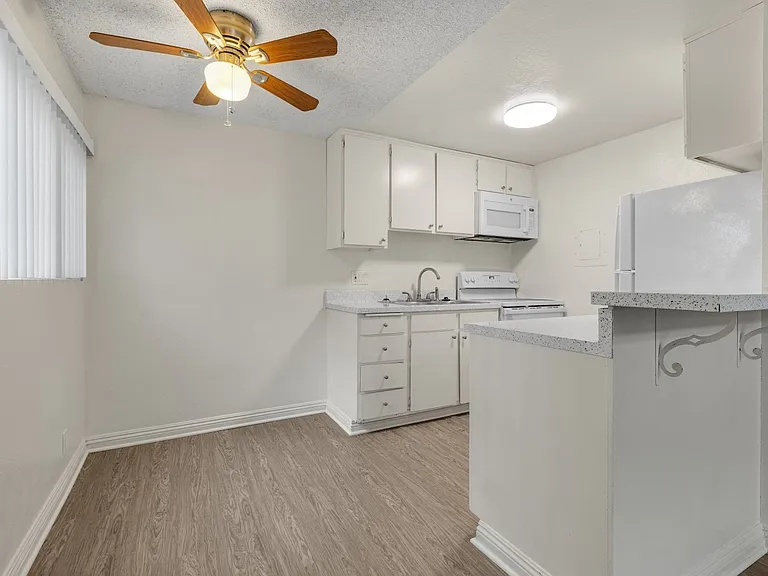 Park Place Apartments — Photo 38
