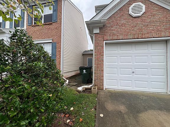 4th image of 405 Caraleigh Ct