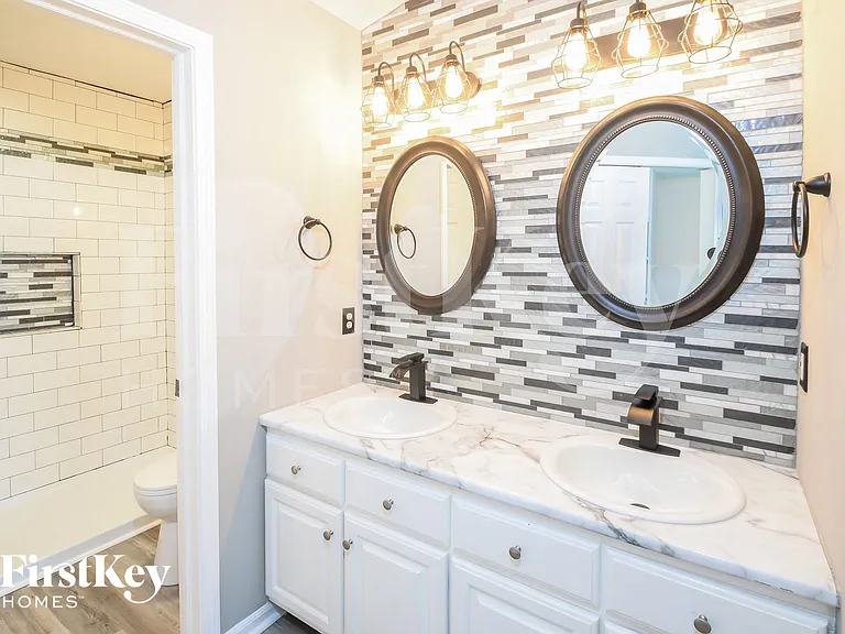 443 N Odell St — Photo 8
