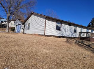 2608 Bushfield Dr, Pierre, SD 57501
