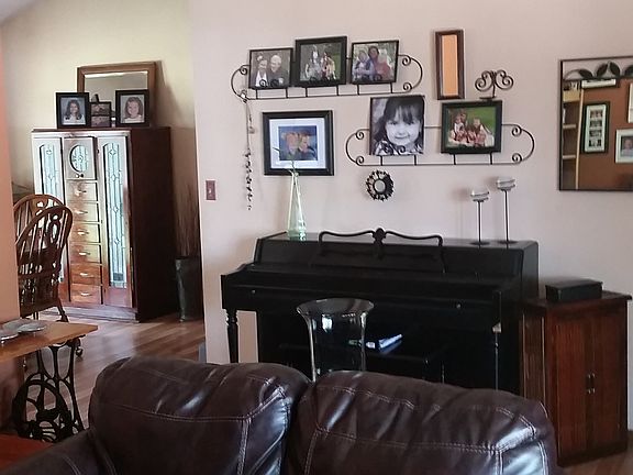 3rd image of 151 Circle Dr