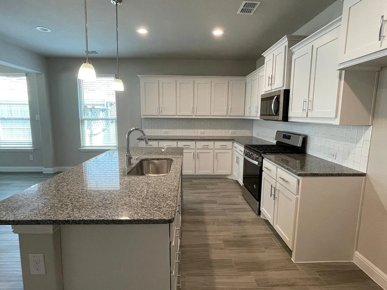 4 bed, 2170 sqft, $2,780 — Photo 3