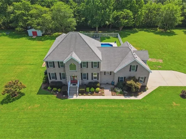 173 Providence Dr, Moyock, NC 27958