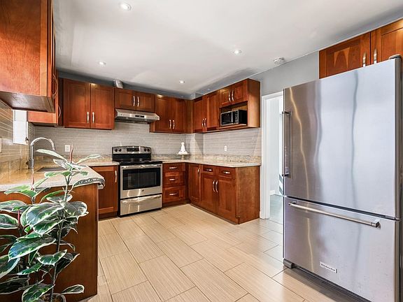 5th image of 6175 Quebec St