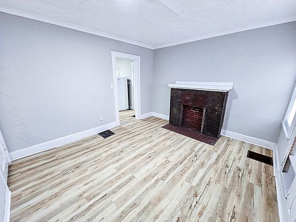 4th image of 4830-4831 E Washington St #2