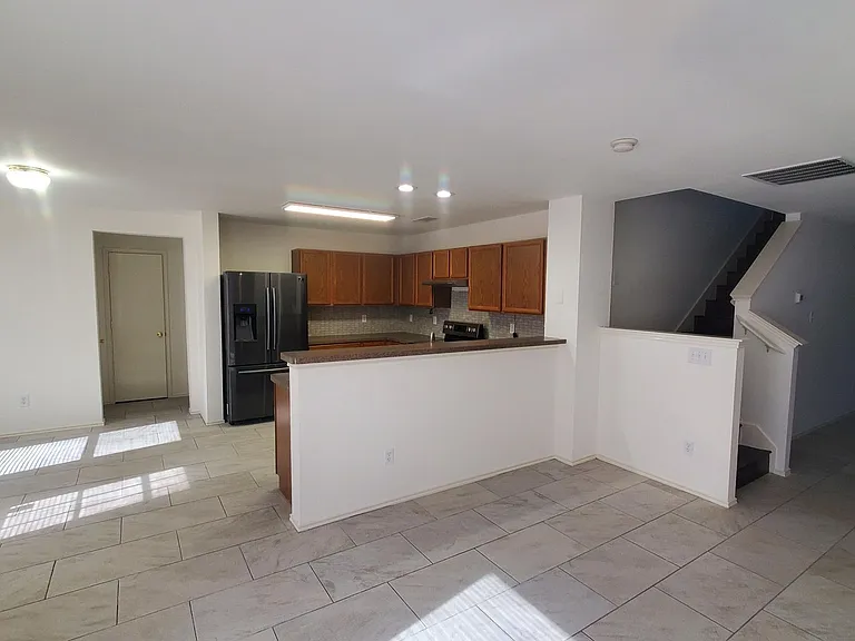 109 Southwestern Dr — Photo 4