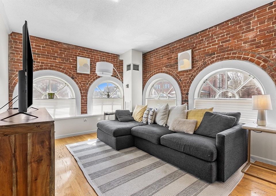 1st image of 106 13th St APT 202