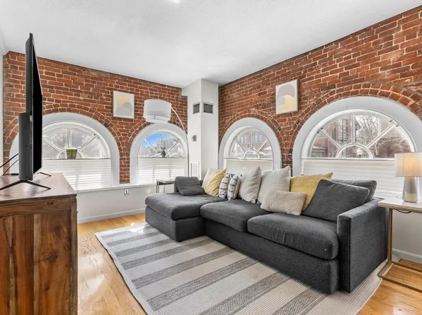 106 13th St APT 202, Charlestown, MA 02129