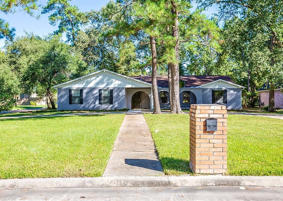 1st image of 8019 17th Green Dr