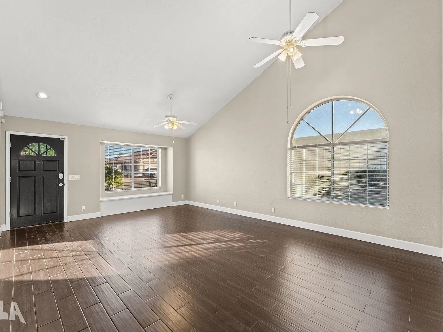 4 bed, 3.0 bath, 1940 sqft, $2,300 — Photo 4
