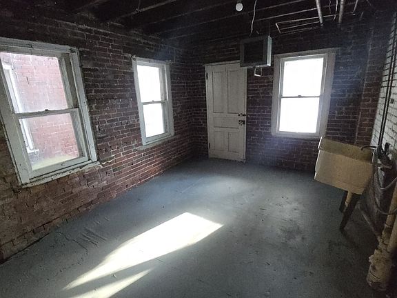 4th image of 717 E Norwegian St #1