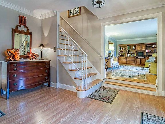 3rd image of 24 Glenside Dr