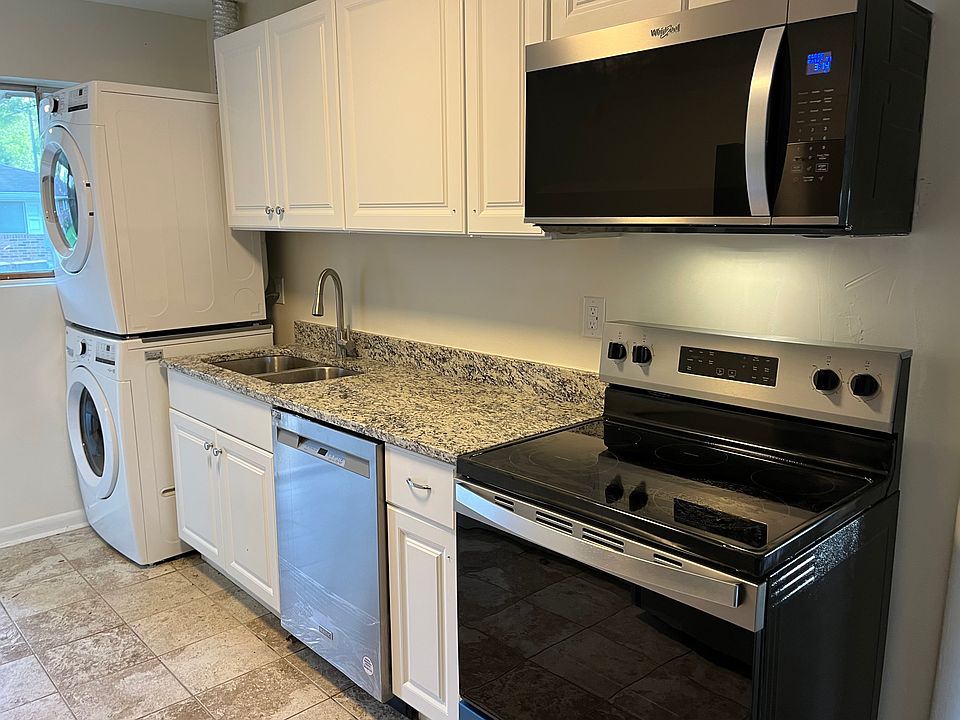 Kitchen w all new appliances including full size laundry set