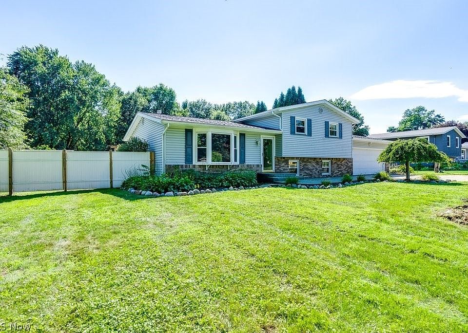 1st image of 1700 Poppy Dr NW