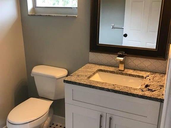 4th image of 1031 SE 16th Pl