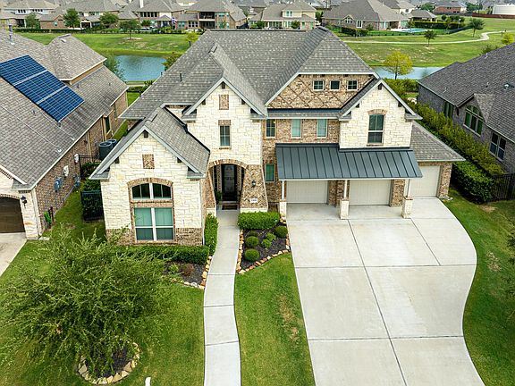 4th image of 23618 Esperia St
