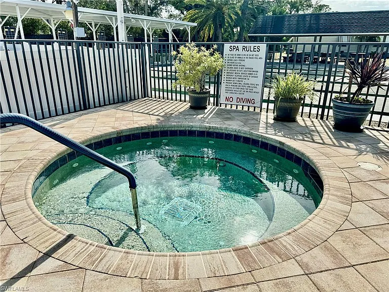 4700 Leilani Ln — Photo 32