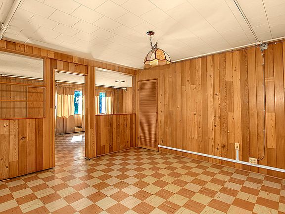 5th image of 6032 37th Ave NE