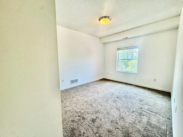 619 8th St SE #309 — Photo 18