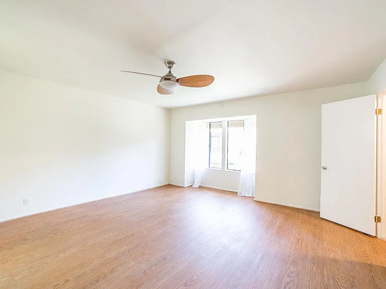 9743 Reseda Blvd #3 — Photo 10