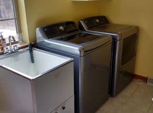 5395 Woodstone Dr, Slinger, WI 53086