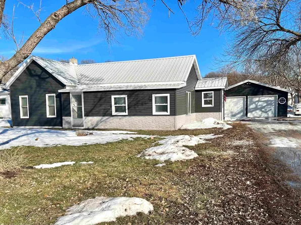 212 12th St, Vermillion, SD 57069