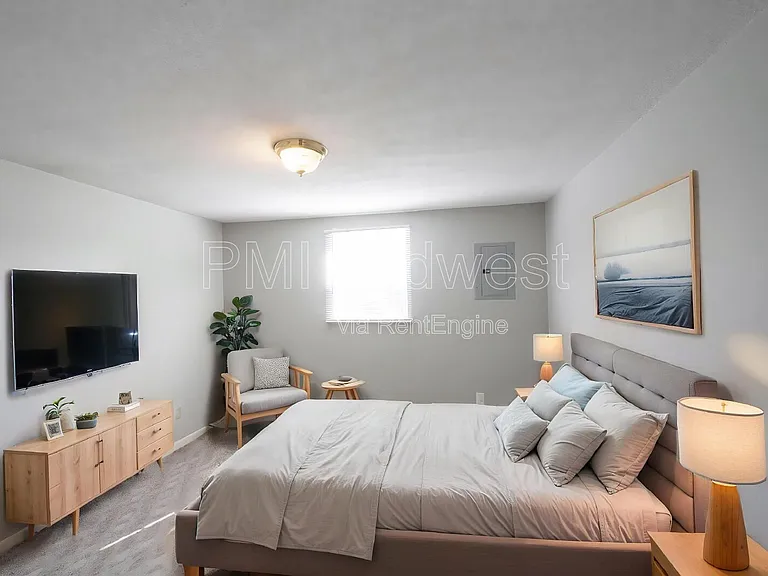 1710 S Market St — Photo 10