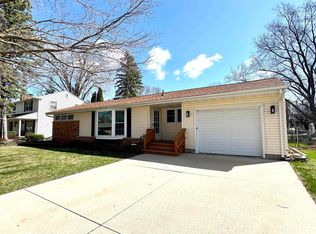 95 Lakeview Dr, Mason City, IA 50401