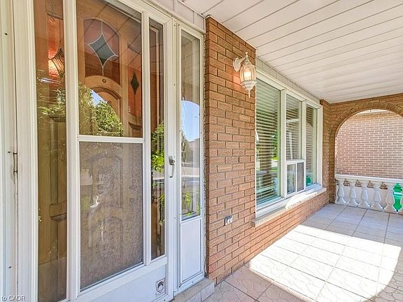 5th image of 430 Louis Dr