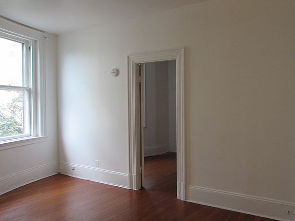 4th image of 31 E 31st St APT 3R