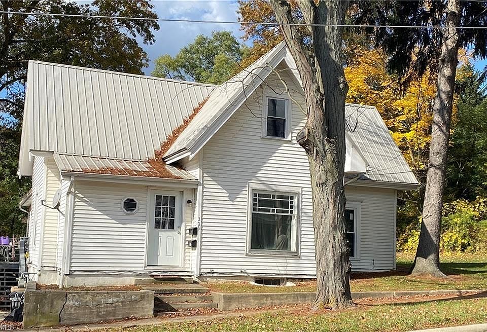 1st image of 303 Medina St